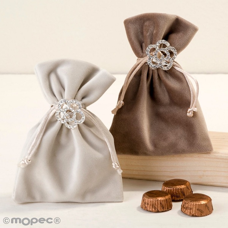 detalles-de-boda-invitados-bolsa-broche