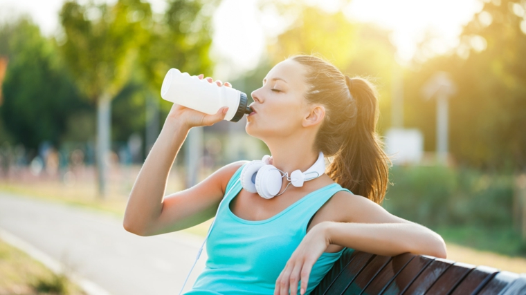 beber mucha agua beneficios-consejos-salud