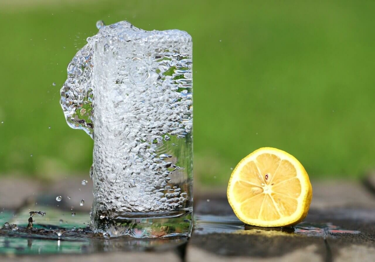 beber-mucha-agua-beneficios-razones