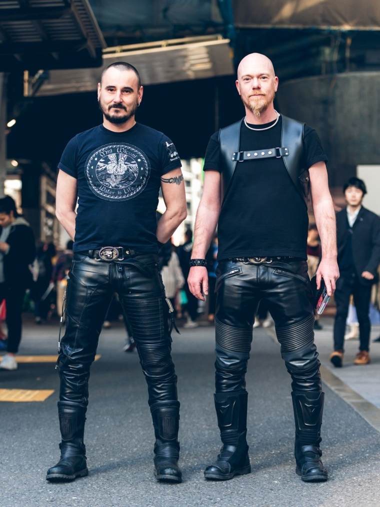 cuero camisateas negras tokyo urbano
