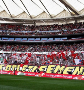 Fútbol femenino - Un récord de asistencia al partido entre Atlético de Madrid  y Bracelona