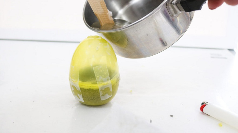 huevos-velas-primavera-derretir-vela-echar
