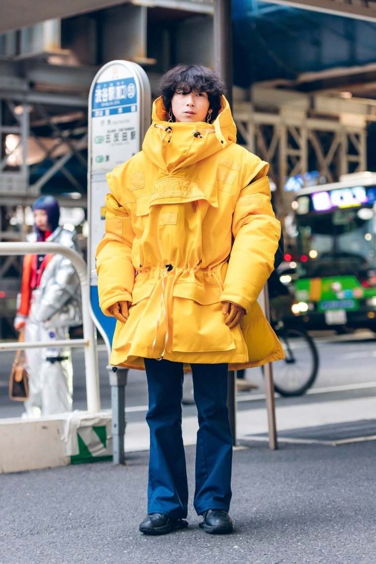 moda-urbana-tokyo-chaqueta-amarilla