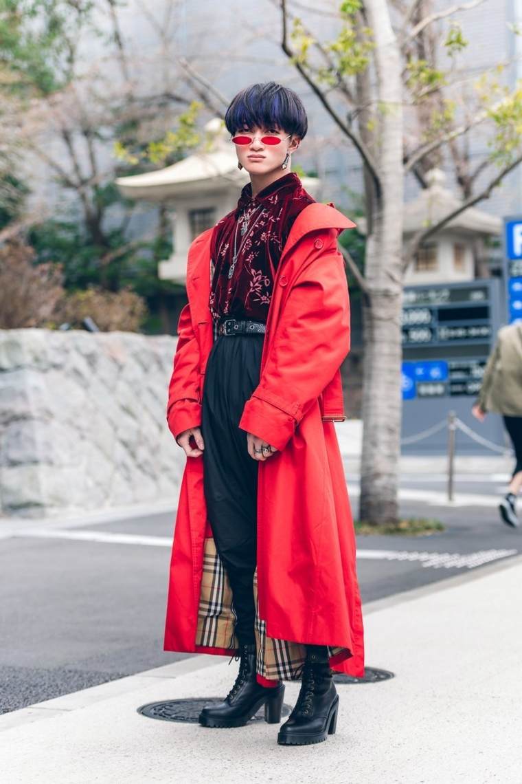 moda-urbana-tokyo-estilo-abrigo-rojo