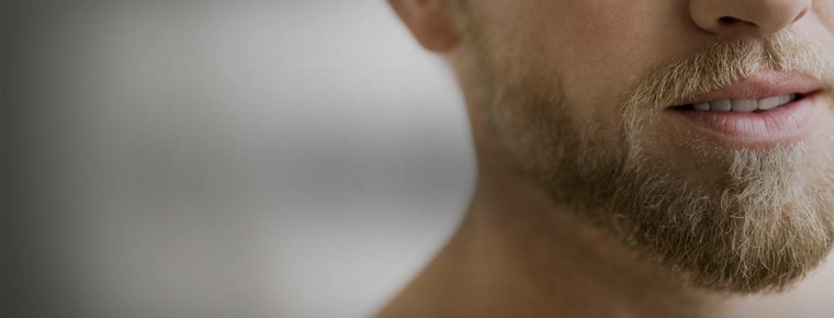 barba rubia corta
