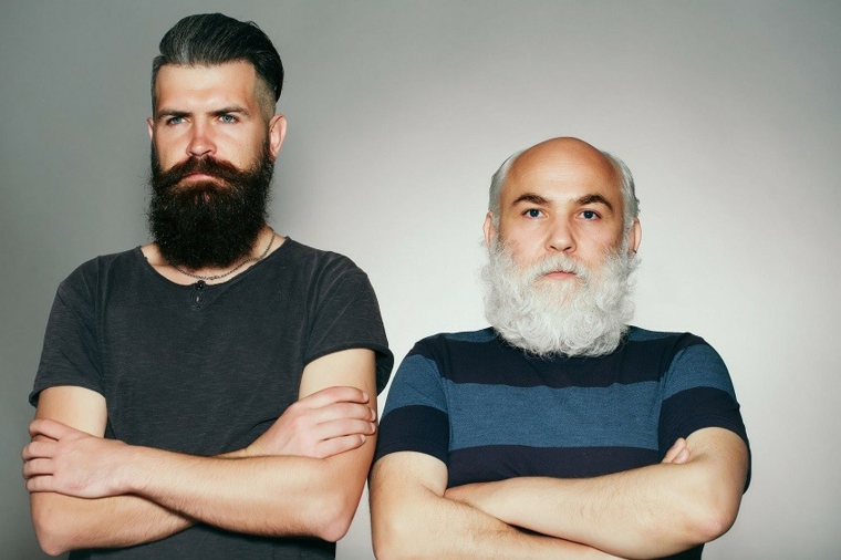 dos hombres con barbas