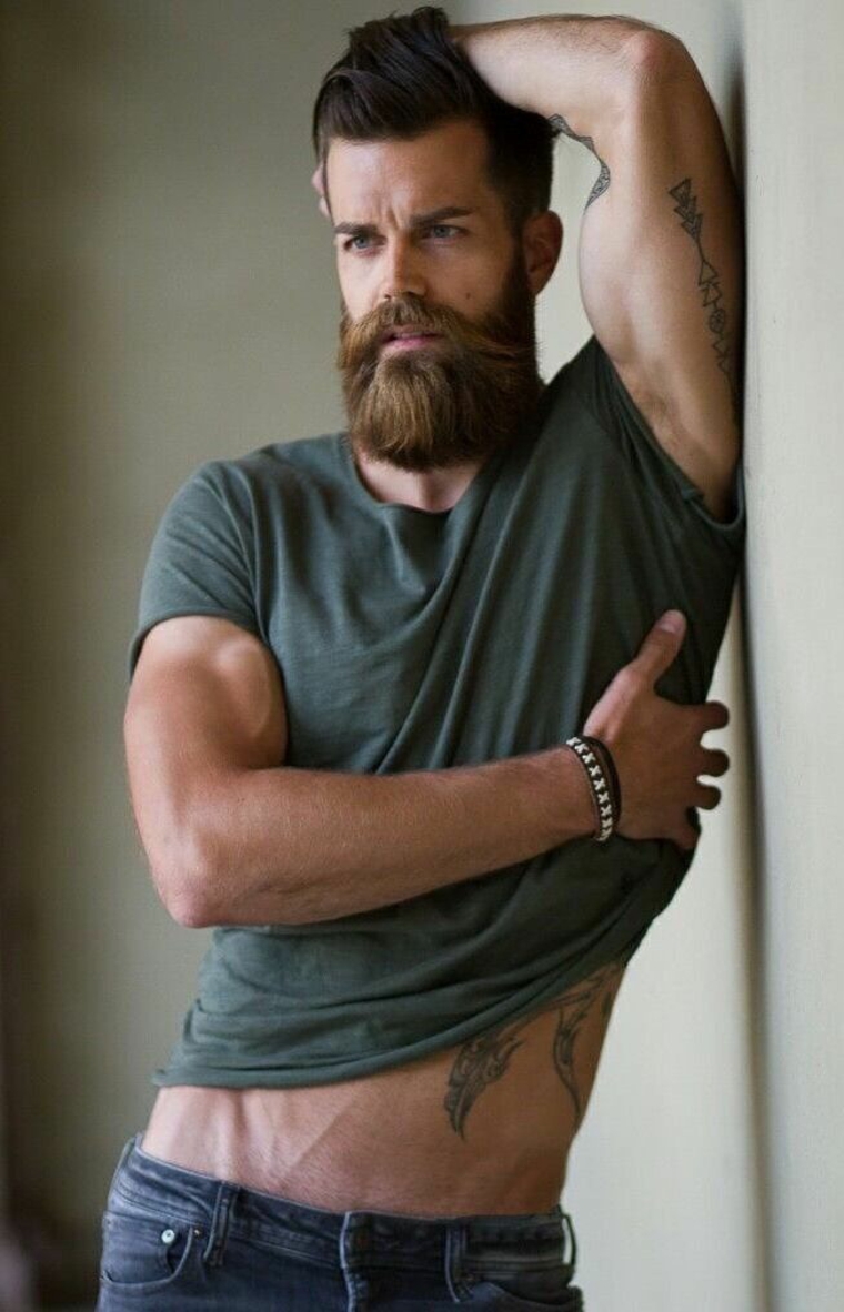 hombre modelo con barba