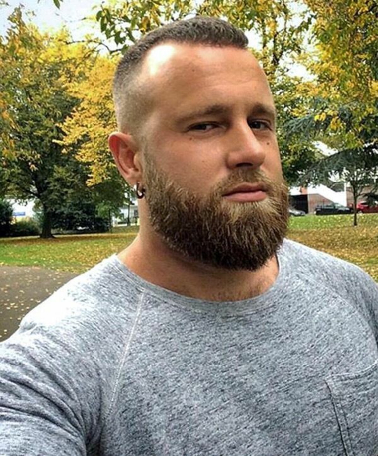 hombres con barbas