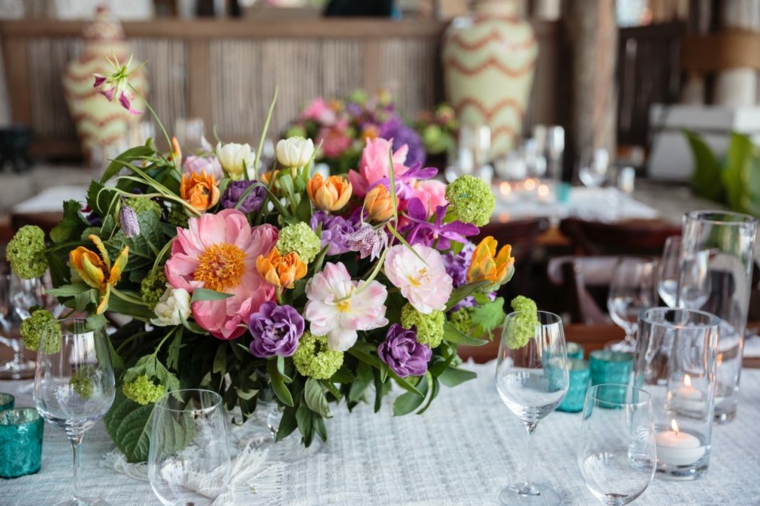 ideas-flores-decorar-mesa-estilo-primavera