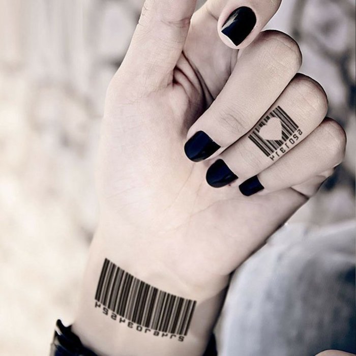 letras-tattoo-corazon-tatiajes-dedos