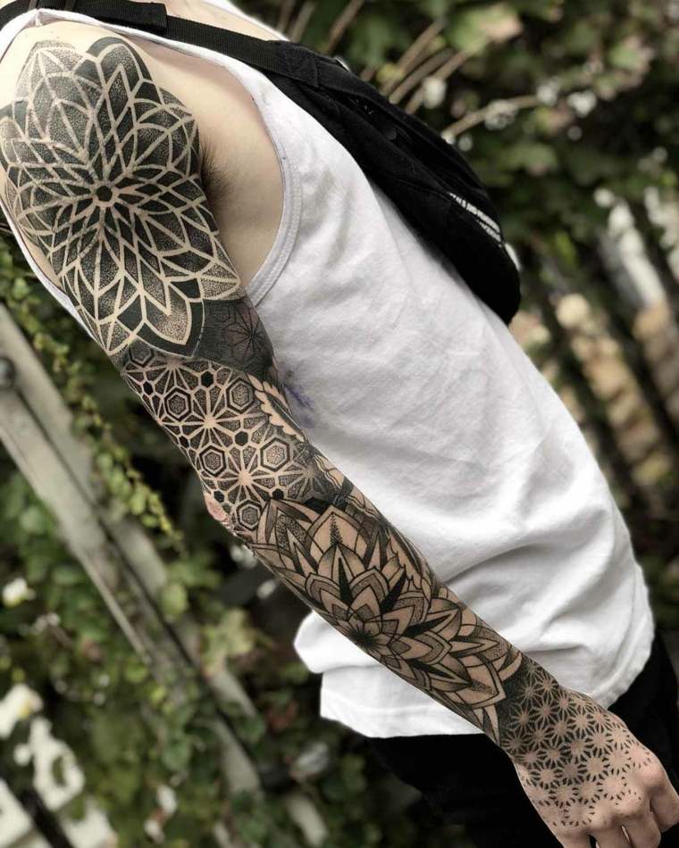 tatuaje-mano-hombre-mandala