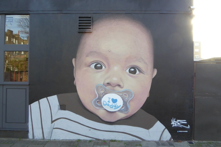 arte callejero retrato de bebé