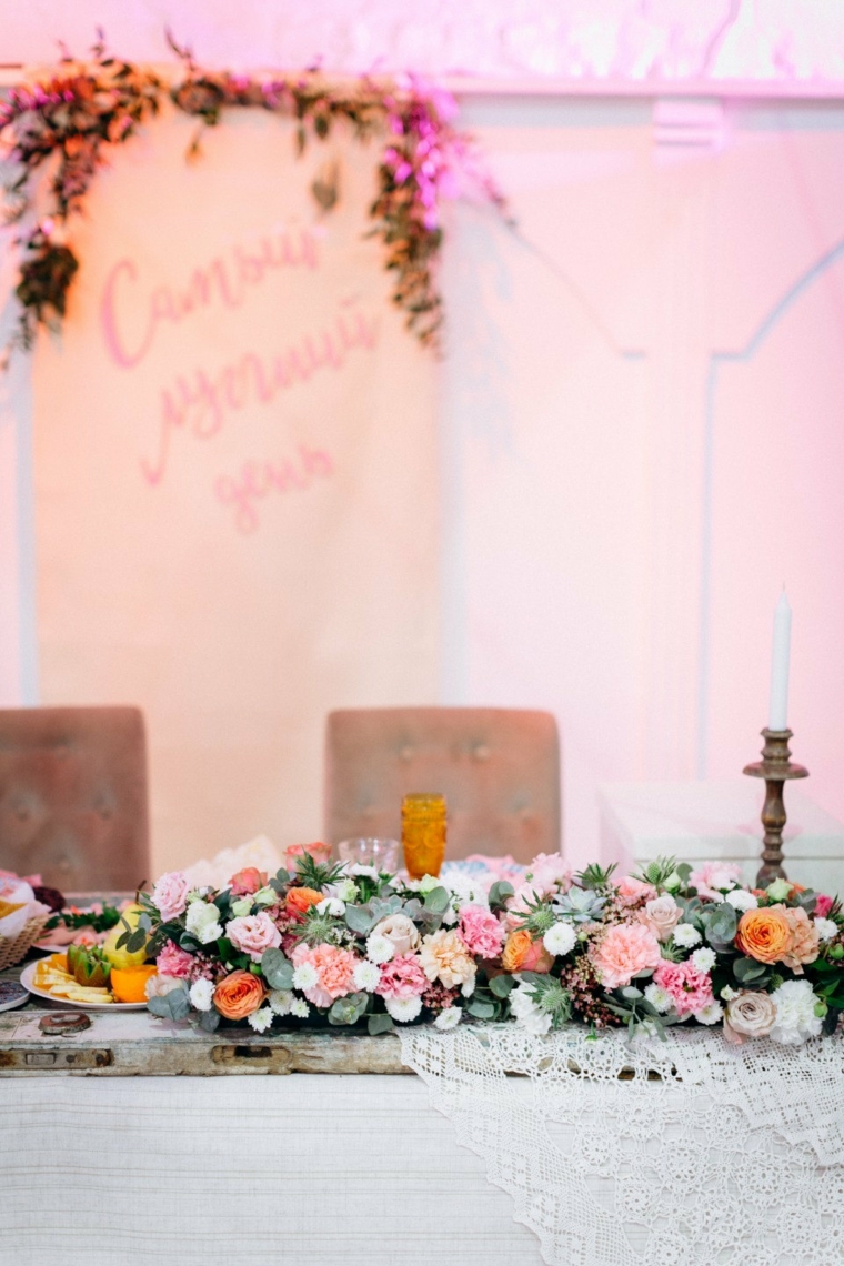 boda-boho-chic-estilo-mesa-camino-flores
