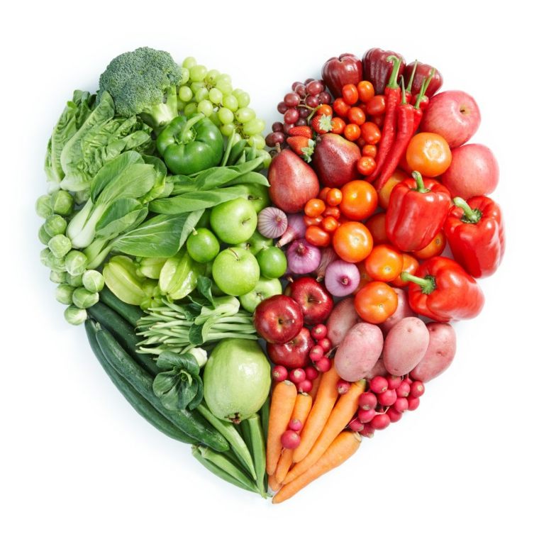 corazón de frutas y verduras