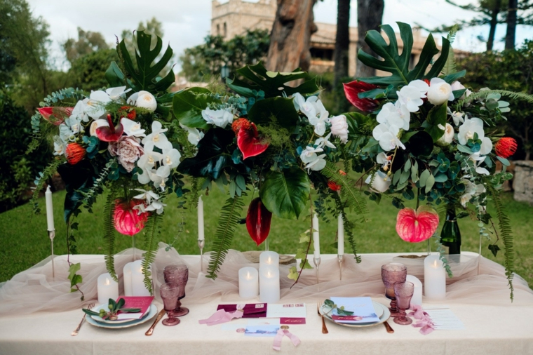 flores-jarrones-altos-estilo-decoracion-boda