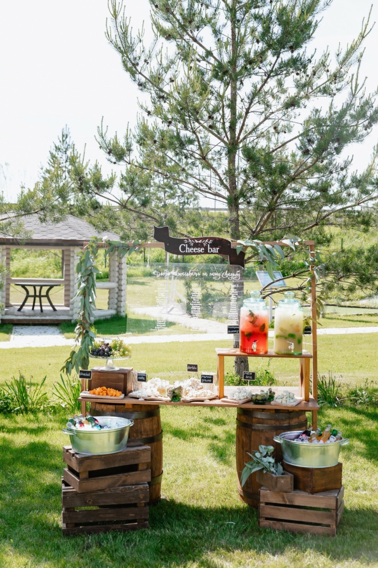 mesa-comida-tapas-invitados-boda