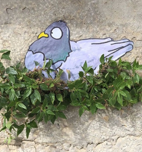 ejemplo de arte urbano nido de paloma