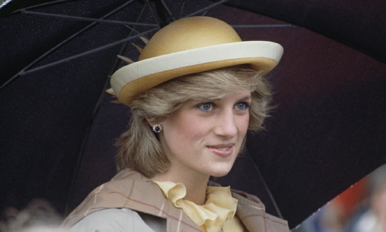 princesa Diana con sombrero