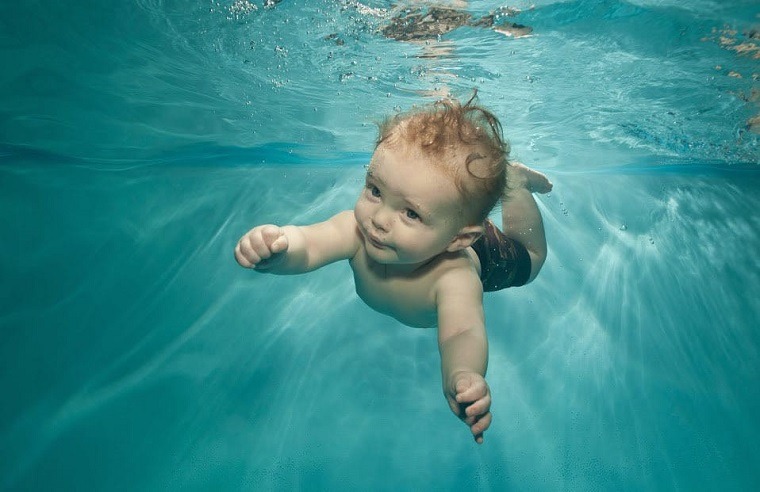 Aprender a nadar desde niño