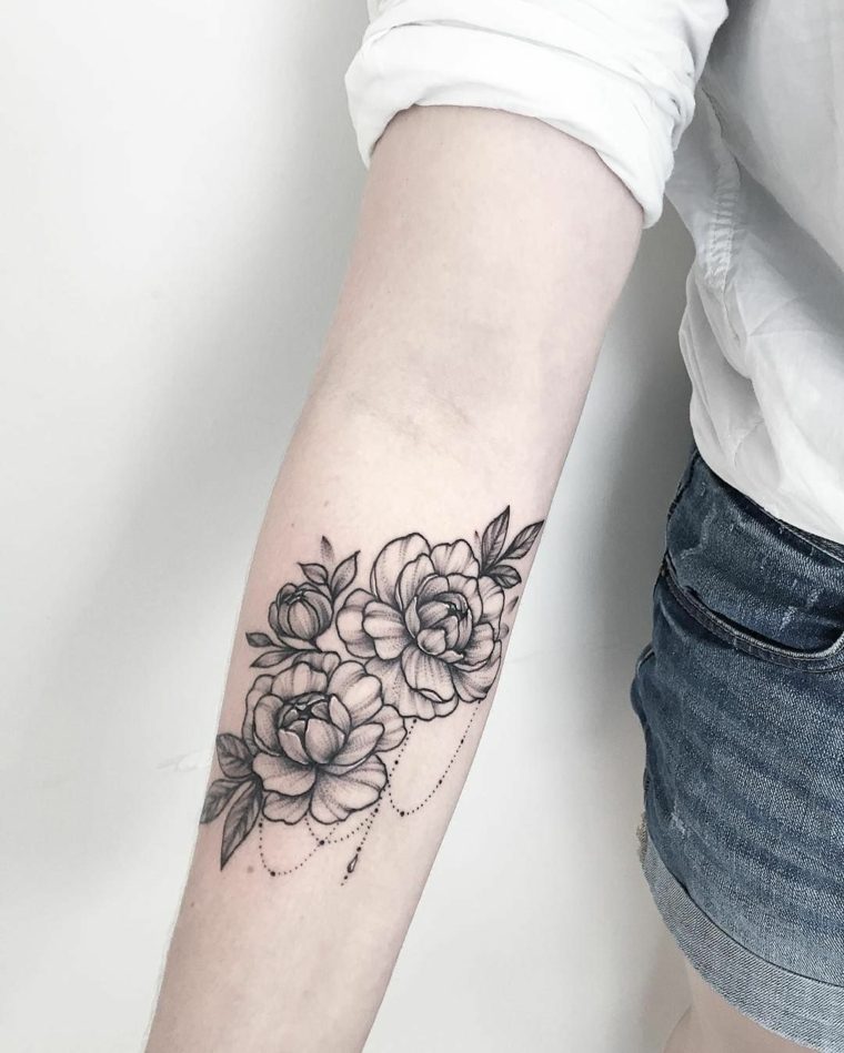 idea-tatuaje-brazo-simbolo-flores-mandala