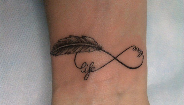 idea-tatuaje-muneca-mano-pluma-tattoo-life-love