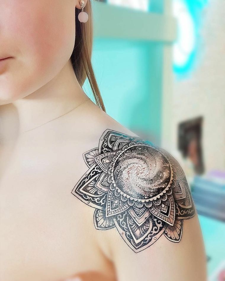 mandala-tattoo-mujer-forma-geometrica
