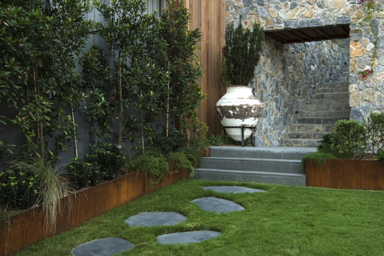 Pared de acento en el jardín - diseña un asombroso punto focal