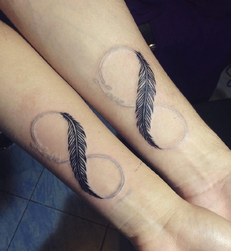 pluma-tattoo-dos-tatuajes-hombre-mujer-simbolo-infinito