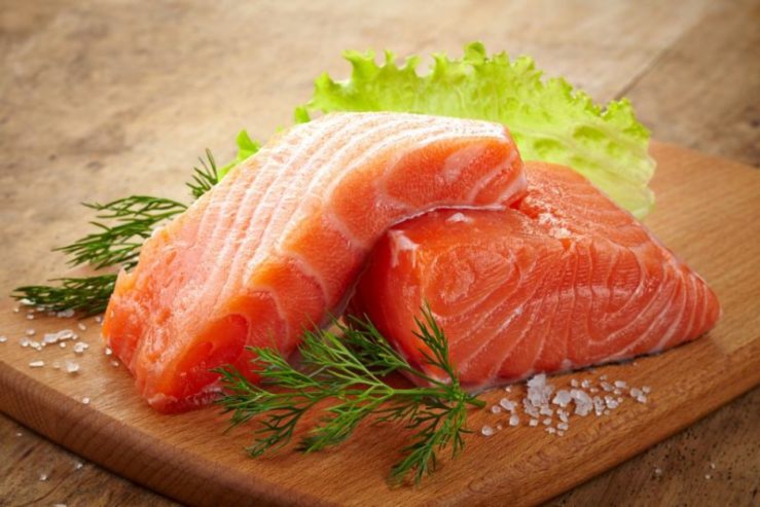 Trozos y rodajas de salmón