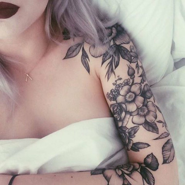 tattoo-tatuaje-femenino-brazo-flories-rosa-colores