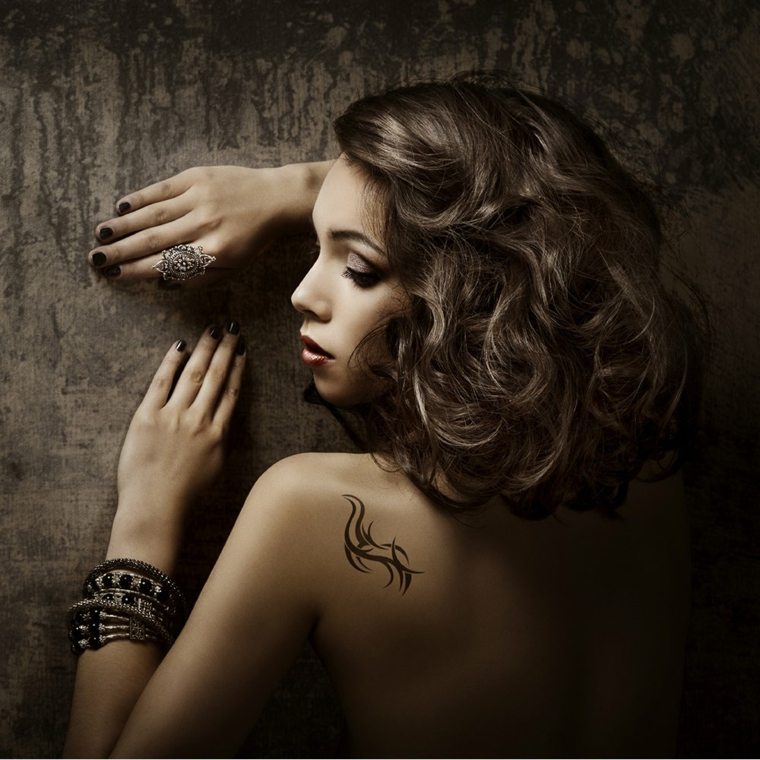 tatuajes-elegantes -tendencias-mujer-espalda