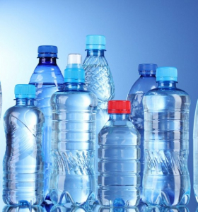 Botellas de plástico - ¿Por qué no debemos reutilizarlas?
