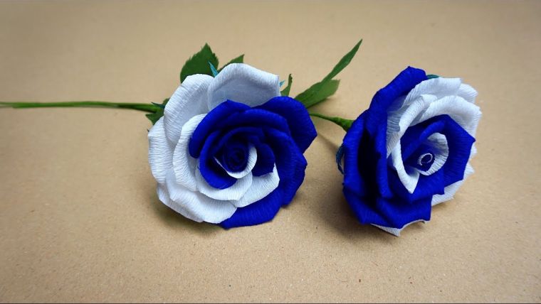 flores de papel azul