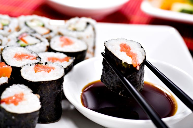 Comida típica japonesa como degustar correctamente el sushi (2022)