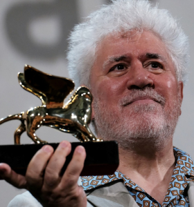 Festival de Cine de Venecia - El director Pedro Almodóvar recibe un premio honorífico
