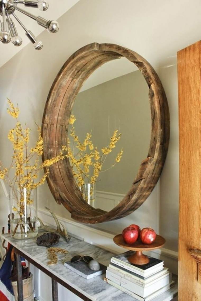 Marco de espejo de madera reciclada