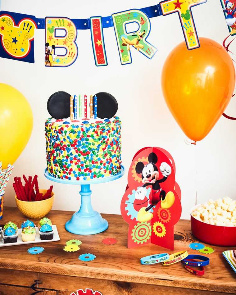 Decoración de cumpleaños con tema de Mickey Mouse