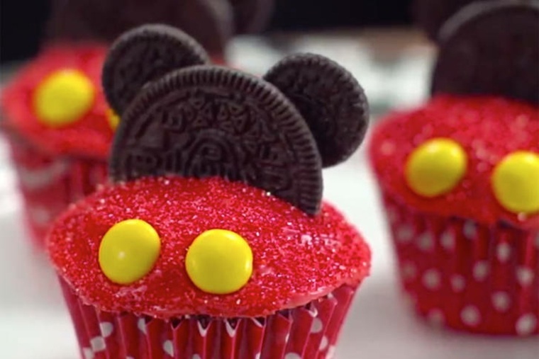 Ideas para la mesa de postres de la fiesta de cumpleaños de Mickey Mouse para niños