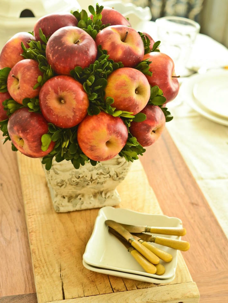 Red ⁣apple topiary