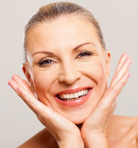 Cómo cuidar la piel de la cara - Consejos para mujeres a partir de los 50