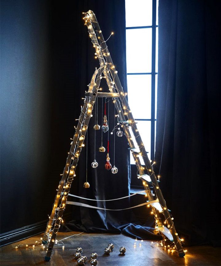 escalera-decorada-luces-navidenas