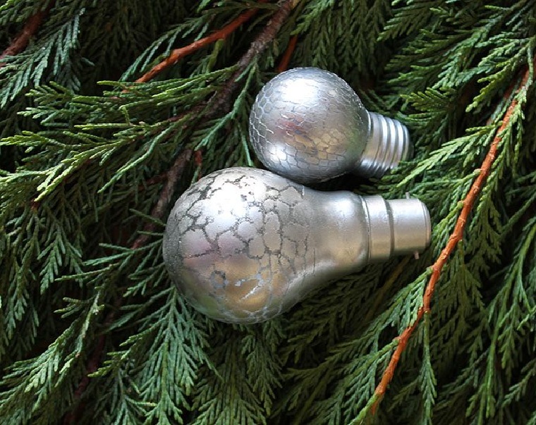 reciclar-bombillas-navidad-idea