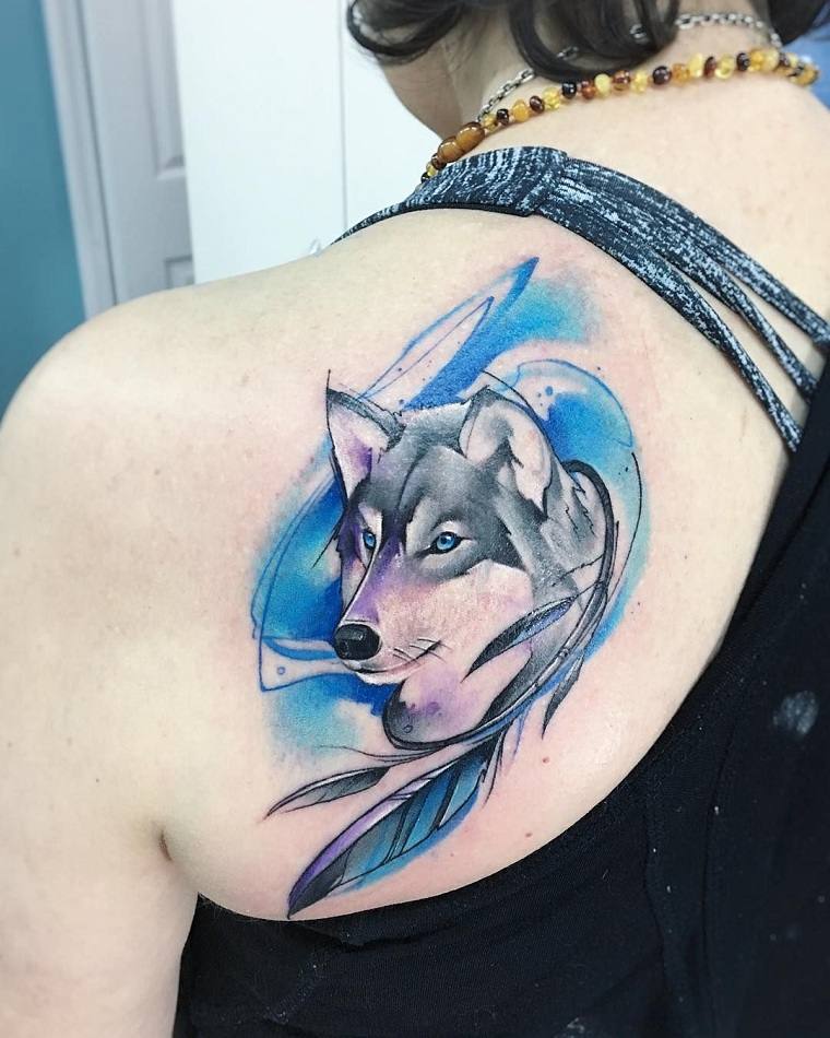 significado-de-tatuajes-de-lobos-color-azul