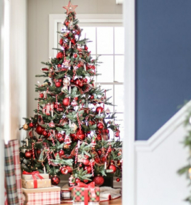 arboles-de-navidad-modernos-adronos-rojos