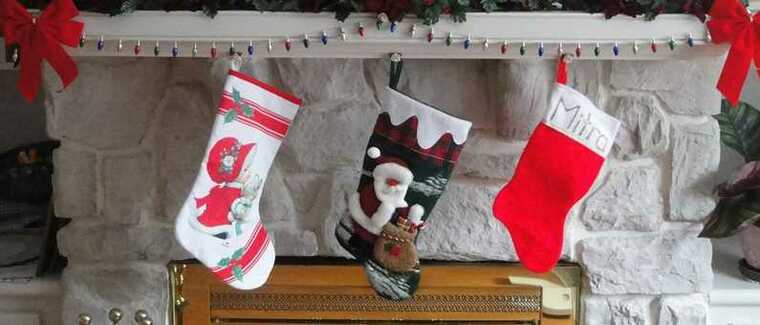 calcetines navideños repisa