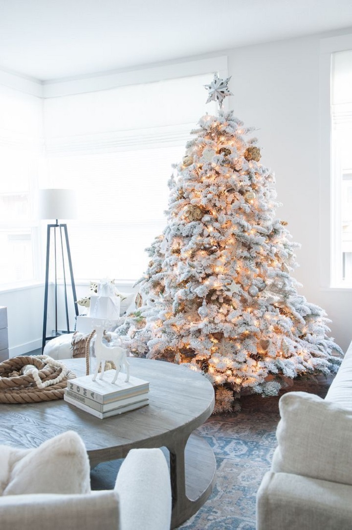 total-blanco-arbol-navideno-estilo