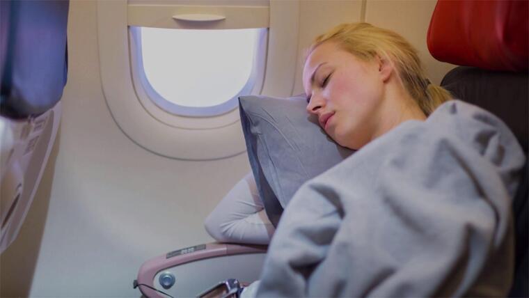 viajar en avión embarazada dormir