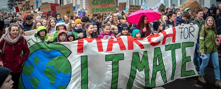 activistas climáticos-jovenes-luchan-cambio-climatico