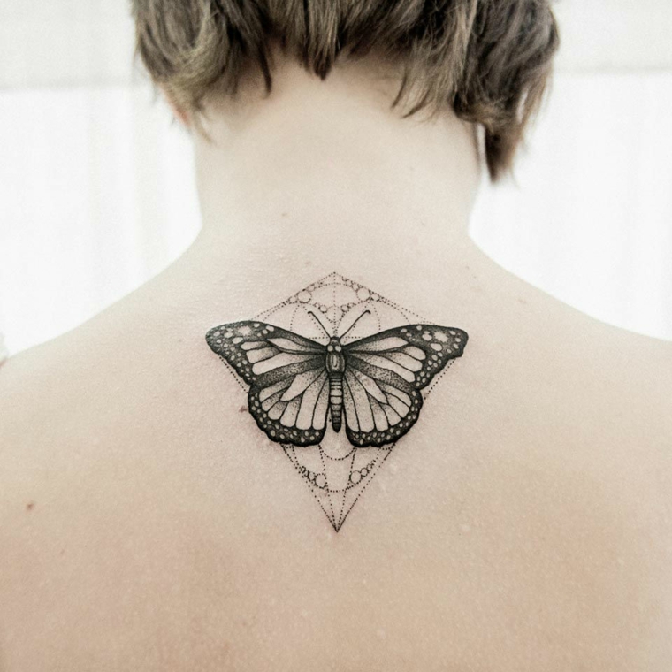 imagenes-tatuajes-mariposa-mujer-espalda