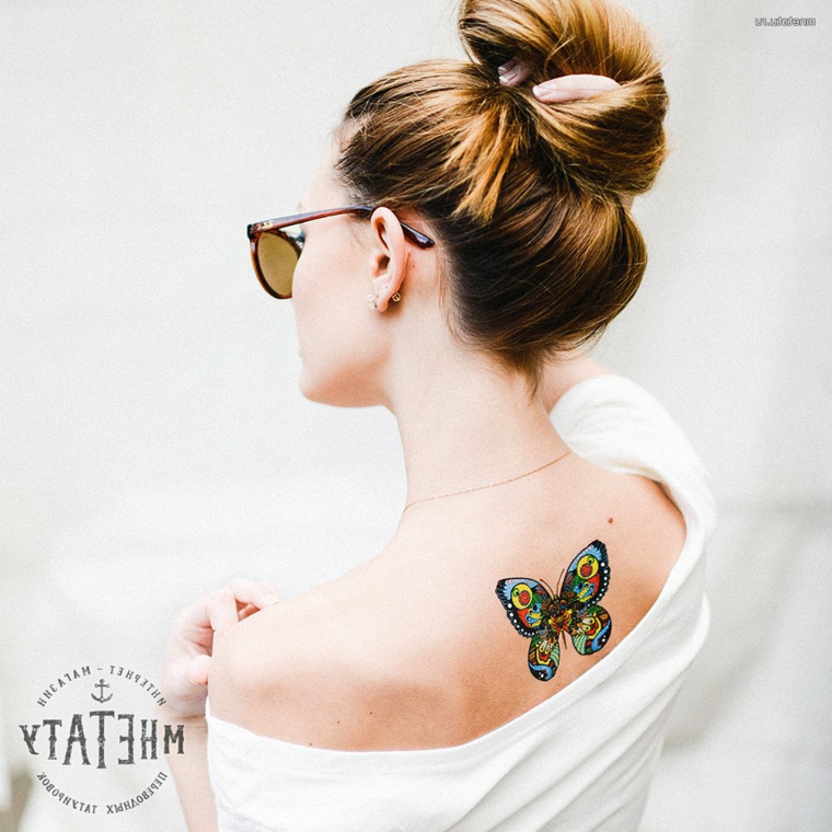 mujer-tattoo-colores-espalda-mriposa